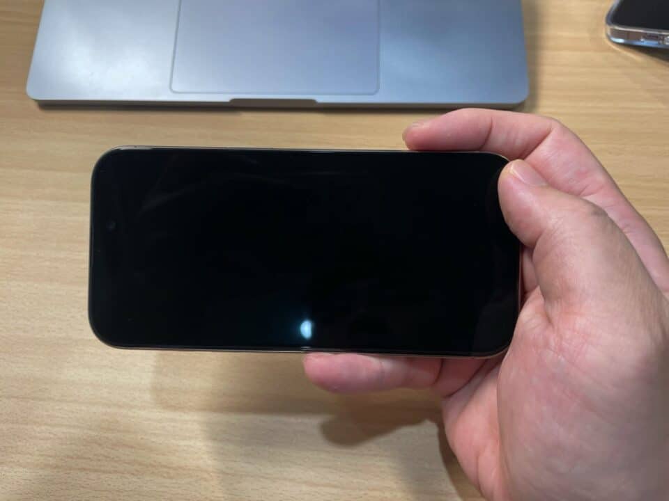 iPhone 16 Pro 相機控制鍵 錯誤握法